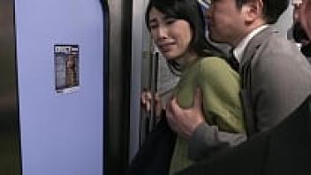 Makiko Tsurukawa, a married woman, was touched by a train and was fifty years old.
