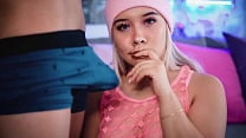 Her brother's cock is something that Colombian blondes enjoy sucking on live.