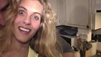 The Gang Bang of Swingers and Housewives! Until the men get a cum on their faces, blonde babes are not only suck but also get loved. Massive cumshots on the face! Amateur housewives who are hot and orgy!