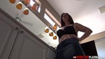 Mindi Mink was spied on by Kinky Stepson, who belongs to the PORNSTARPLATINUM MILF.