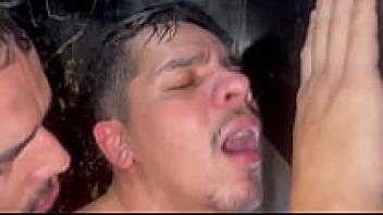 A WHITE MAN MEETS GAY LOVERS AT A GLORY HOLE AS PART OF A BAREBACK LOVE - COMPLETE ON RED