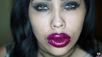 Bimbo Lips Cock Sucking to an Extreme Degree