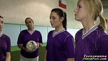 Teenage lesbians who are amateurs lick