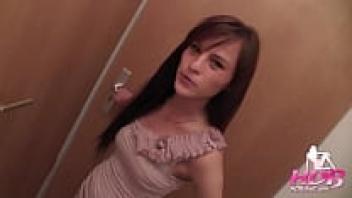 It's a sexy girl who has a crush on creampie and cheats on her partner.