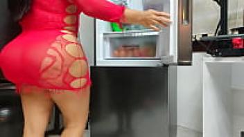Watch this hot and huge Latina woman without her underwear on the refrigerator on Voyeur.