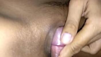 I accidentally squirted water into the pussy of my girlfriend.