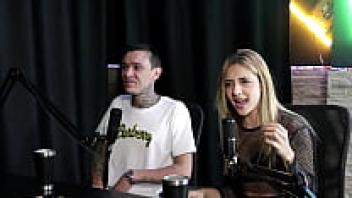 She chatted about her origins, and the client engaged in oral sex in the wrong spot at the same time. She was unable to suck his dick. (SHEER/RED) Yasmin Pariz and Ktal Vagabundo do Bom are the artists.