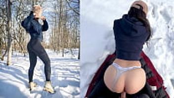 Warm in -20 degrees Celsius, the Asian Lululemon Fitness Girl loved it.