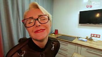 Blonde with spectacles who was seated on a bar stool and loved in the rear end