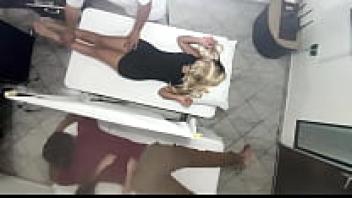 A recording of a couples massage was made when the beautiful wife was kissed by the masseuse while her cuckold husband NTR JAV was standing next to her.