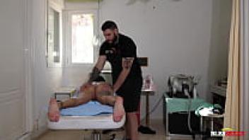 A massage with a joyful conclusion is Milf's favorite.