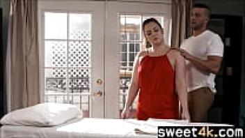 Massage therapist's chubby wife: a source of affection