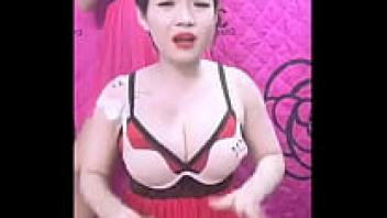 a live broadcast of a gorgeous female from Vietnam