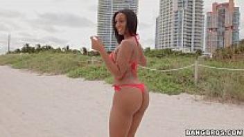 Lovely Beach Booty to behold