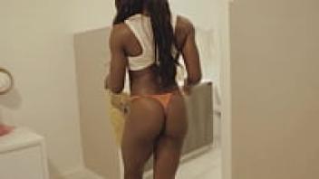 HORNY AND CLEANING ALONE IN THE LOLA BLACK HOME