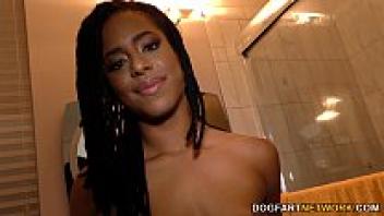 Gorgeous black Kira Noir goes anal