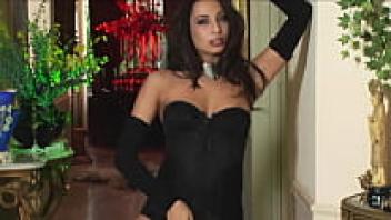 Dallas Star adores Tiffany Taylor, a stunning brunette.