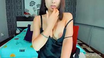 Gorgeous Asian Webcam Model