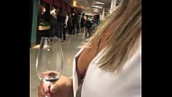 Mall neckline
