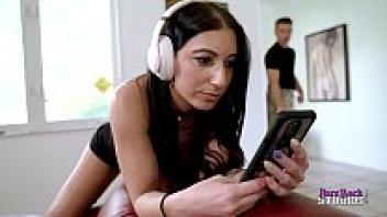 Oblivious StepDaughter: Freeze Training with Alissa Avni