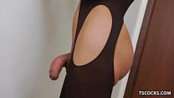 Massaging Keyce Bittencourt