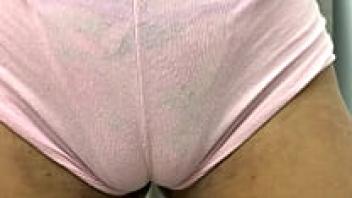 I am displaying her camelto in her legs.