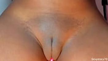 Rubbing her huge ass pussy with Sexystacy7