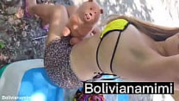 Beachside masturbation show Watch the entire video at bolivianamimi.tv.