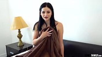 Kinky Family: Stepsis Violet Rain's love for video glasses