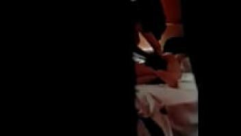 A hotel guest surveils a lesbian who is in love with her girlfriend from behind.