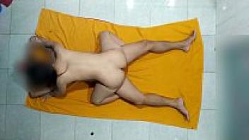 To wait for pay, Play Anh's good neighbour gives money.