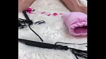 A body massage with erotic oil turns into a wet pussy.